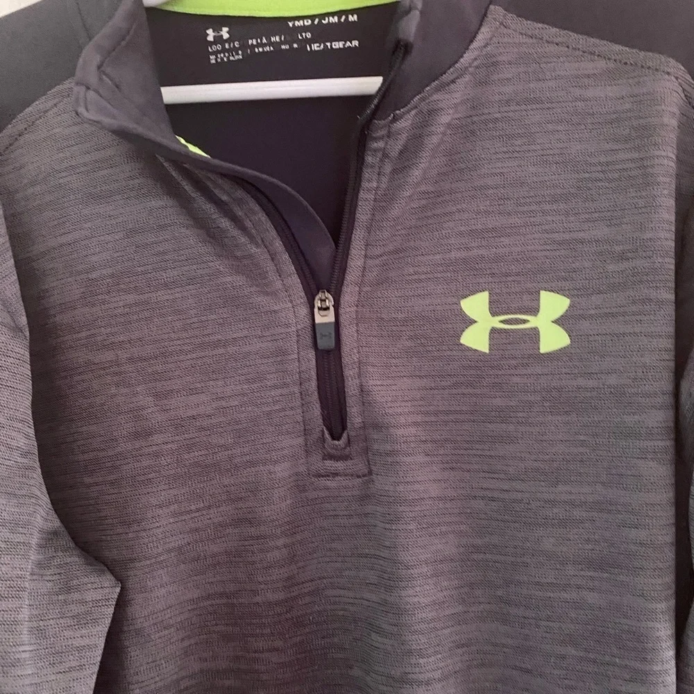 Under Armour Top‎ - Picture 3 of 5